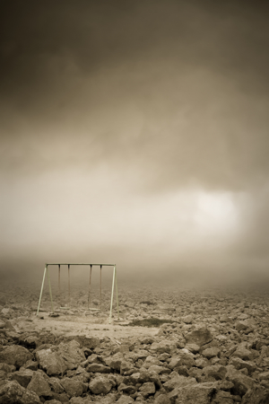 shutterstock sturm melancholie spielplatz klein